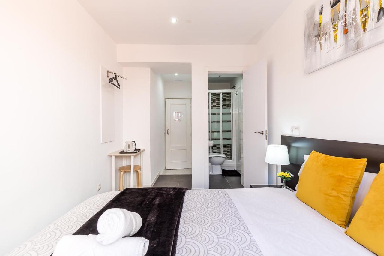 Ayz Sierra De Meira - Auto Check-In Property (Adults Only) Madrid Dış mekan fotoğraf