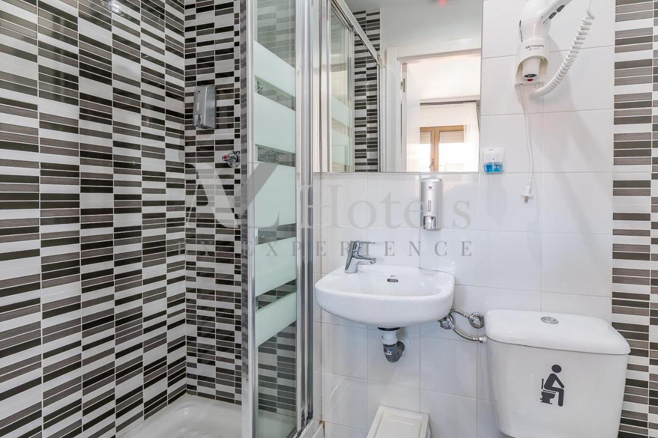 Ayz Sierra De Meira - Auto Check-In Property (Adults Only) Madrid Dış mekan fotoğraf