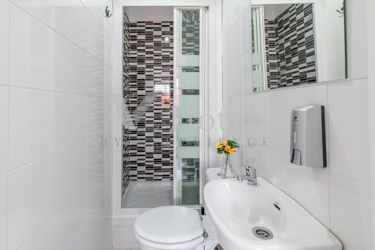 Ayz Sierra De Meira - Auto Check-In Property (Adults Only) Madrid Dış mekan fotoğraf