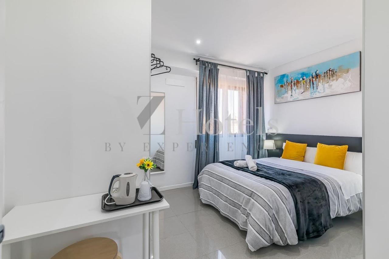 Ayz Sierra De Meira - Auto Check-In Property (Adults Only) Madrid Dış mekan fotoğraf